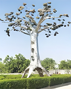 4-tons-Metal-Tree-Sculpture-Raaj-Tubes